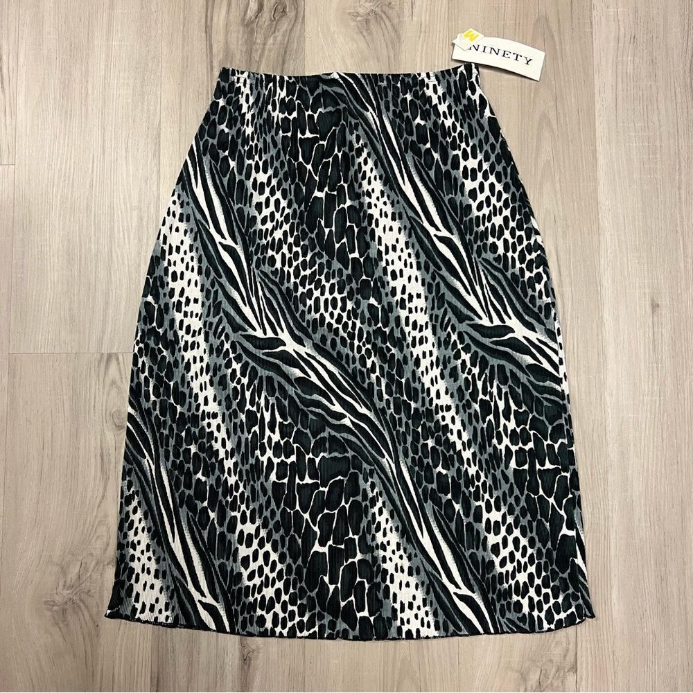 Vintage NINETY 90’s animal print skirt sz M Gray white black print stretchy NWT